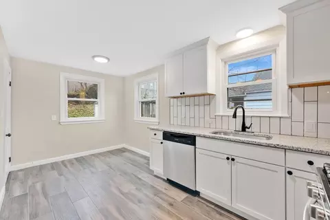 34 Brooks St, Springfield, MA 01109 photo 8