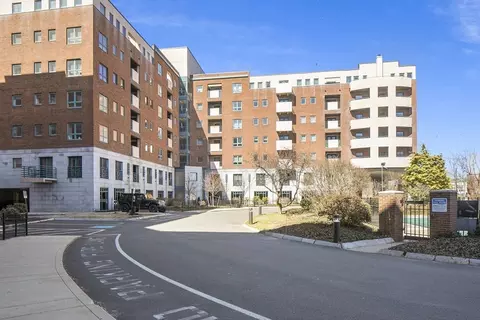 165 Cottage St #402, Chelsea, MA 02150