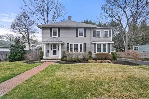 6 Saunders Ter, Wellesley, MA 02481