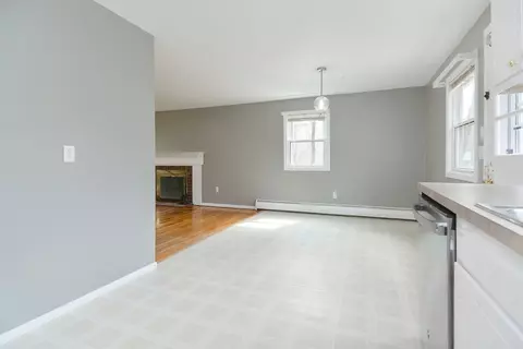 Living - 2 Marlboro Rd, Georgetown, MA 01833 photo 4 of 10