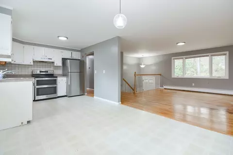 Living - 2 Marlboro Rd, Georgetown, MA 01833 photo 3 of 10