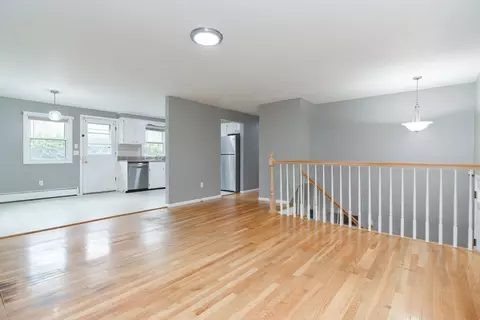 Living - 2 Marlboro Rd, Georgetown, MA 01833 photo 5 of 10