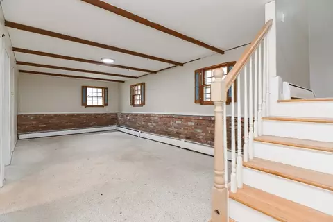 Living - 2 Marlboro Rd, Georgetown, MA 01833 photo 9 of 10