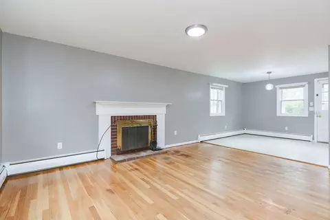 Living - 2 Marlboro Rd, Georgetown, MA 01833 photo 8 of 10
