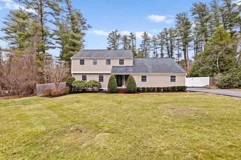 29 Mayflower Cir, Hanover, MA 02339