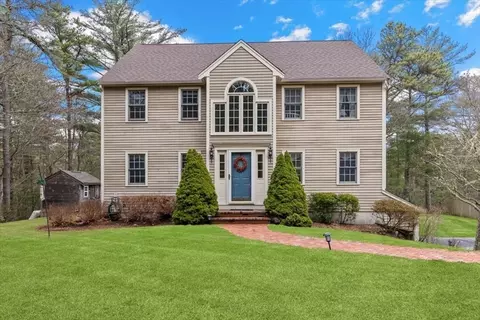 129 Russell Mills Rd, Plymouth, MA 02360