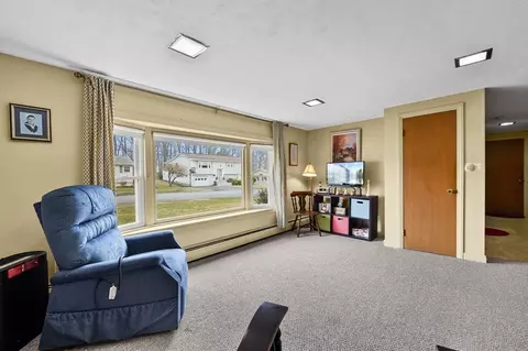 Living - 21 Leslie Rd, Worcester, MA 01605 photo 5 of 5