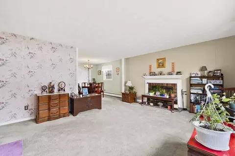 Living - 21 Leslie Rd, Worcester, MA 01605 photo 2 of 5