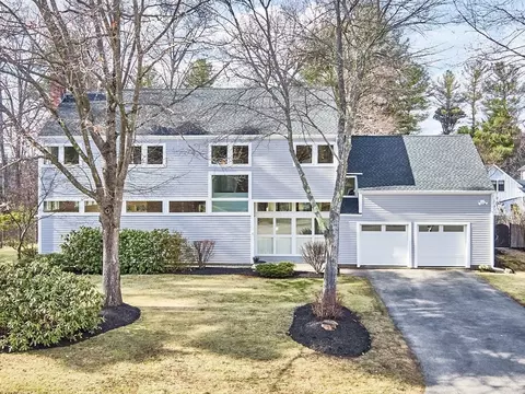 4 Peppercorn Ln, Andover, MA 01810