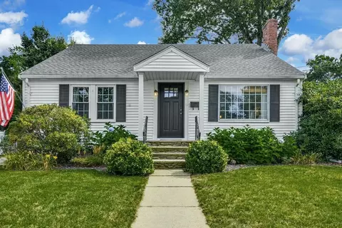 26 Curtis St, Wakefield, MA 01880