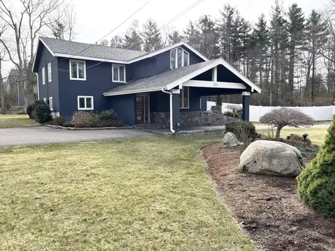 223 Poquanticut Ave, Easton, MA 02356
