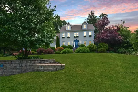 1 Daffodil Ln, Medway, MA 02053