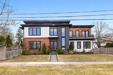 706 Saw Mill Brook Pkwy, Newton, MA 02459