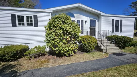 11 Oldfield Dr, Kingston, MA 02364