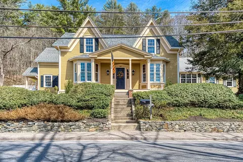 68 Blackstone St, Blackstone, MA 01504