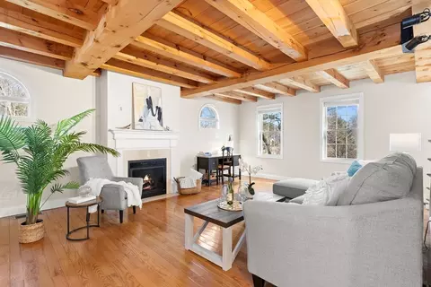 Living - 541 North St, Georgetown, MA 01833 photo 1 of 1