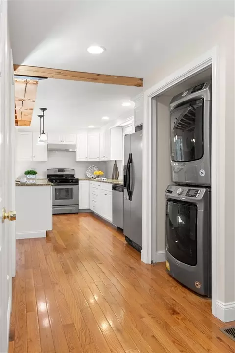 Entry Way - 541 North St, Georgetown, MA 01833 photo 1 of 3
