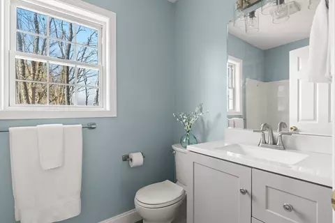 Bath - 541 North St, Georgetown, MA 01833 photo 4 of 4