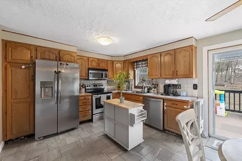 7 Hebert Rd, Spencer, MA 01562 photo 9