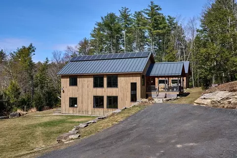32 Cave Hill Rd, Leverett, MA 01054