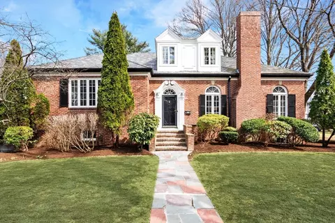 34 Hammond St, Chestnut Hill, MA 02467