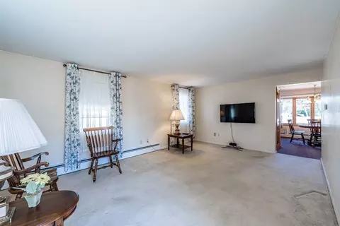 Living - 16 Sonia St, Springfield, MA 01119 photo 3 of 4