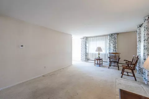 Living - 16 Sonia St, Springfield, MA 01119 photo 2 of 4