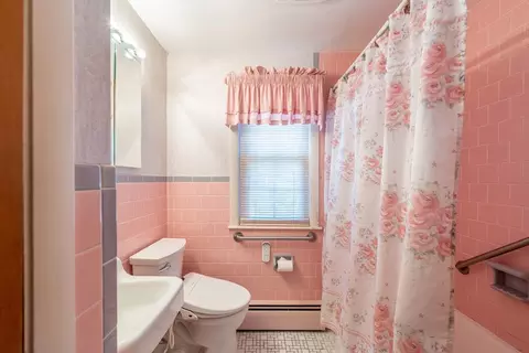 Bath - 16 Sonia St, Springfield, MA 01119 photo 1 of 3