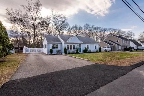 32 Oakdale Rd, Canton, MA 02021 photo 2