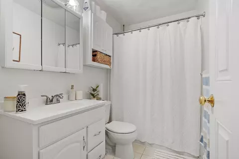 Bath - 2 Middle St # -4, Stoneham, MA 02180 photo 3 of 3