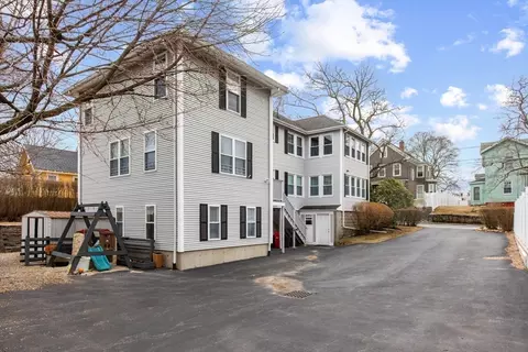 Exterior - 2 Middle St # -4, Stoneham, MA 02180 photo 4 of 7