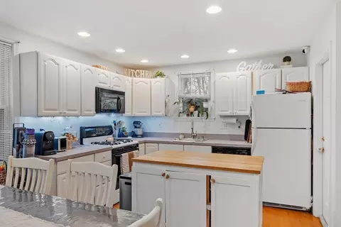 Kitchen - 2 Middle St # -4, Stoneham, MA 02180 photo 6 of 8