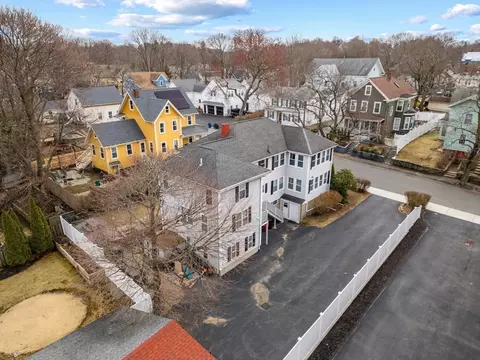 View/Area - 2 Middle St # -4, Stoneham, MA 02180 photo 2 of 6