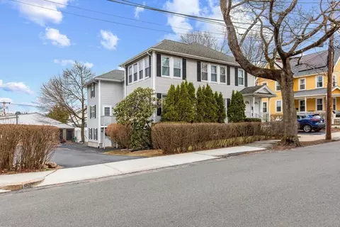 2 Middle St # -4, Stoneham, MA 02180