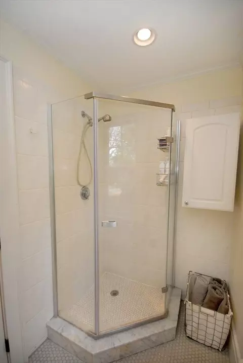 Bath - 4 Sylvia St, Acton, MA 01720 photo 2 of 3