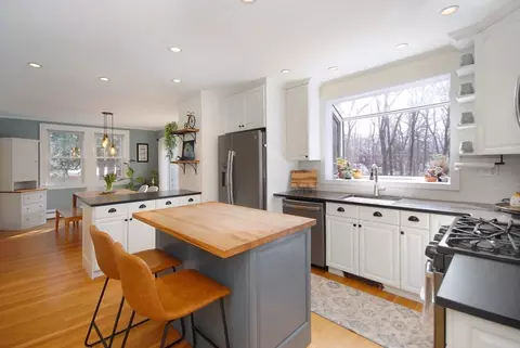 Kitchen - 4 Sylvia St, Acton, MA 01720 photo 2 of 4