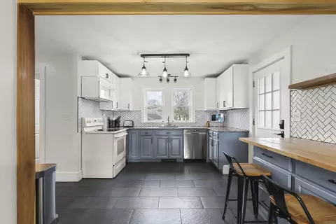 7 Puritan, Bourne, MA 02532 photo 3