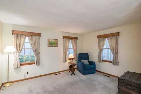 Living - 88 Buffam Rd, Pelham, MA 01002 photo 3 of 4