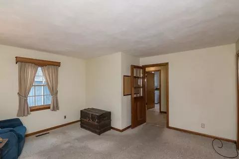 Living - 88 Buffam Rd, Pelham, MA 01002 photo 4 of 4