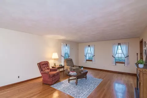 Living - 88 Buffam Rd, Pelham, MA 01002 photo 2 of 4