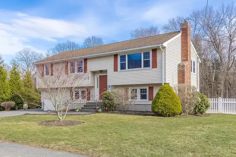 65 Apple D Or Rd, Framingham, MA 01701