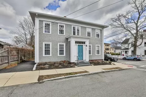 26 Munroe St #1, Newburyport, MA 01950