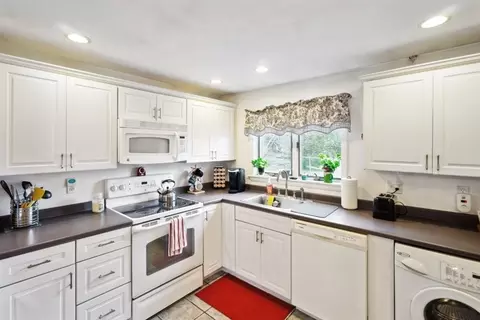 6 Grove St, Danvers, MA 01923 photo 12