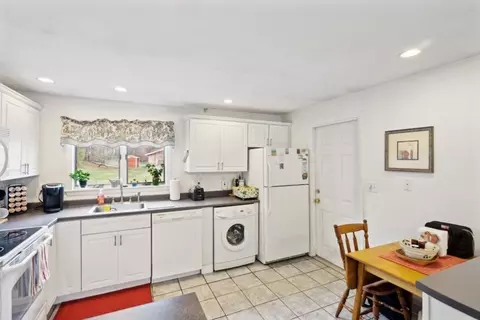 6 Grove St, Danvers, MA 01923 photo 13