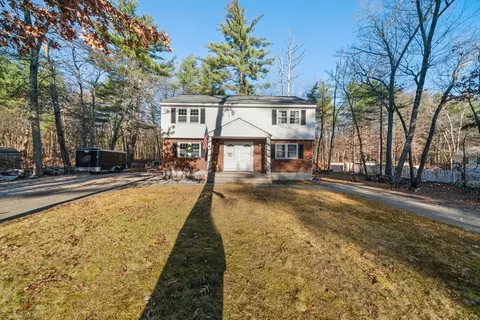 12 Shawnee Rd, Pepperell, MA 01463