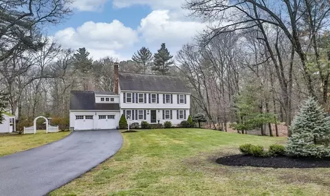 124 Stonecleave Rd, North Andover, MA 01845