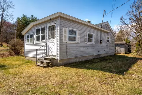 227 East St, Easthampton, MA 01027