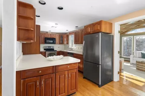 Kitchen - 21 Windsor Dr, Hingham, MA 02043 photo 1 of 2