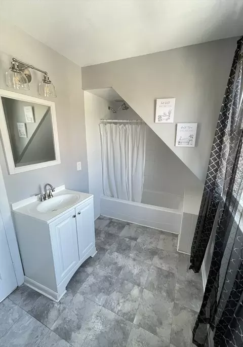 Bath - 564 Springfield, Chicopee, MA 01013 photo 1 of 3