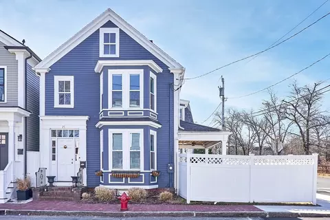 27 Washington St, Newburyport, MA 01950